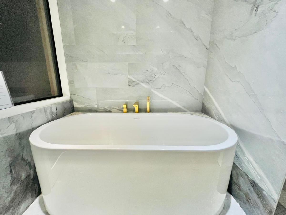 ModernLux - FIVE Palm Resort 2 Bedrooms plus Maids&Private Jacuzzi Dubaï Extérieur photo